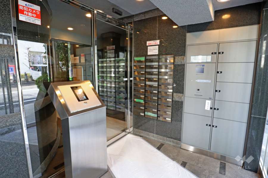 エントランスはオートロック付きです。