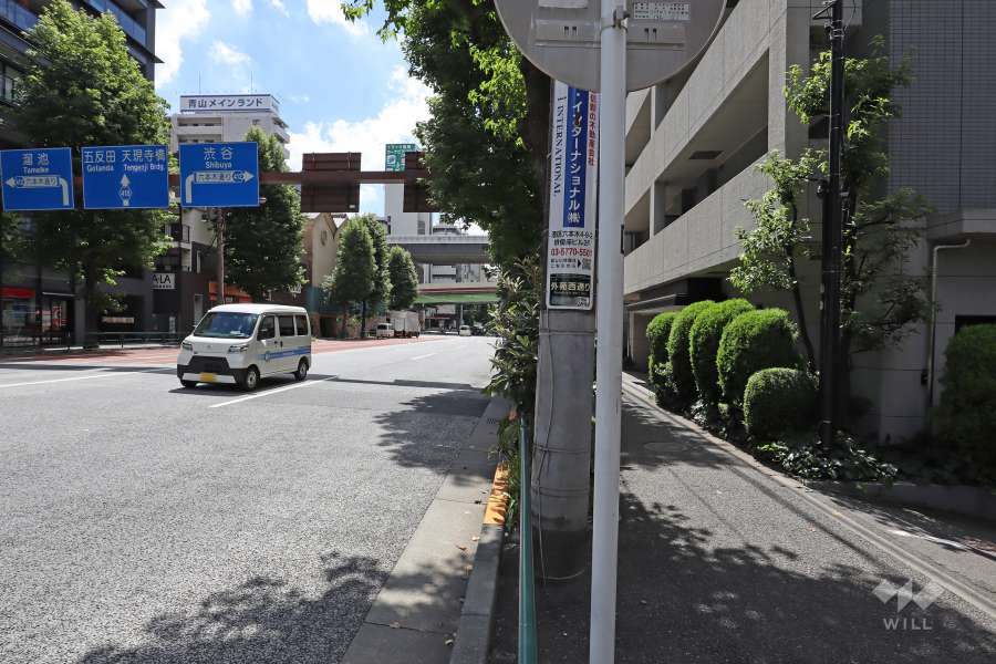 敷地東側の前面道路