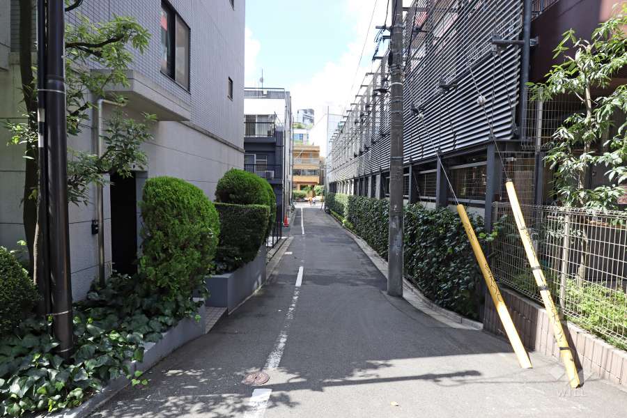 敷地北側の前面道路