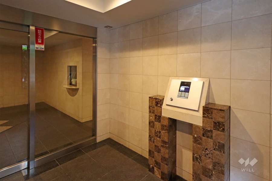 エントランスはオートロック付きです。