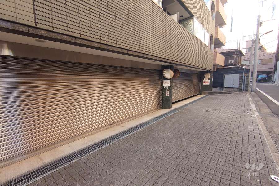 駐車場の出入り口