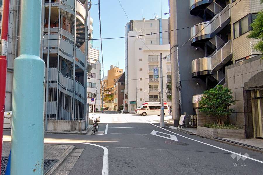 敷地南側の前面道路