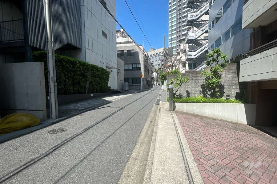 敷地北東側の前面道路