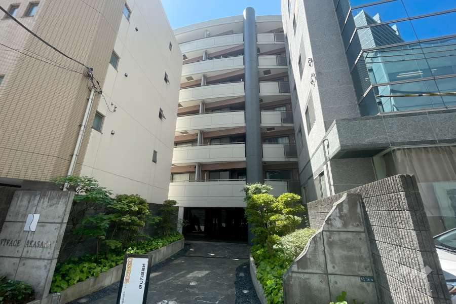 ビヴァーチェ赤坂の外観（北側から）