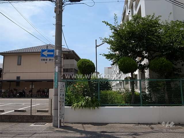 敷地南側の建物とは間隔があります。
