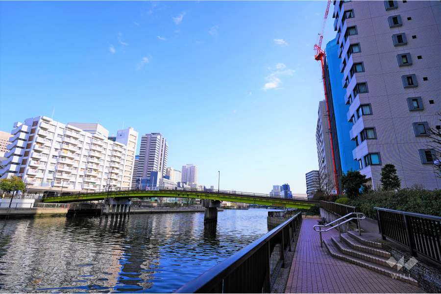 敷地北東側の前面道路