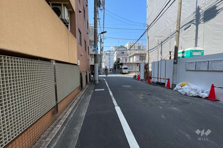 敷地北側の前面道路(東側から）