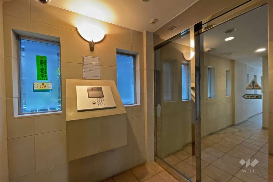 エントランスはオートロック付きです。