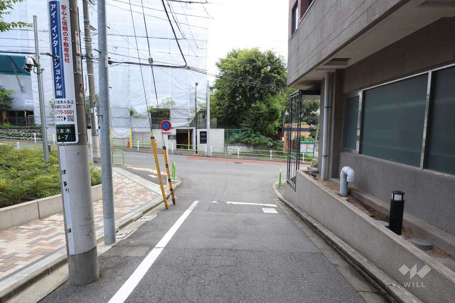 敷地北東側の前面道路