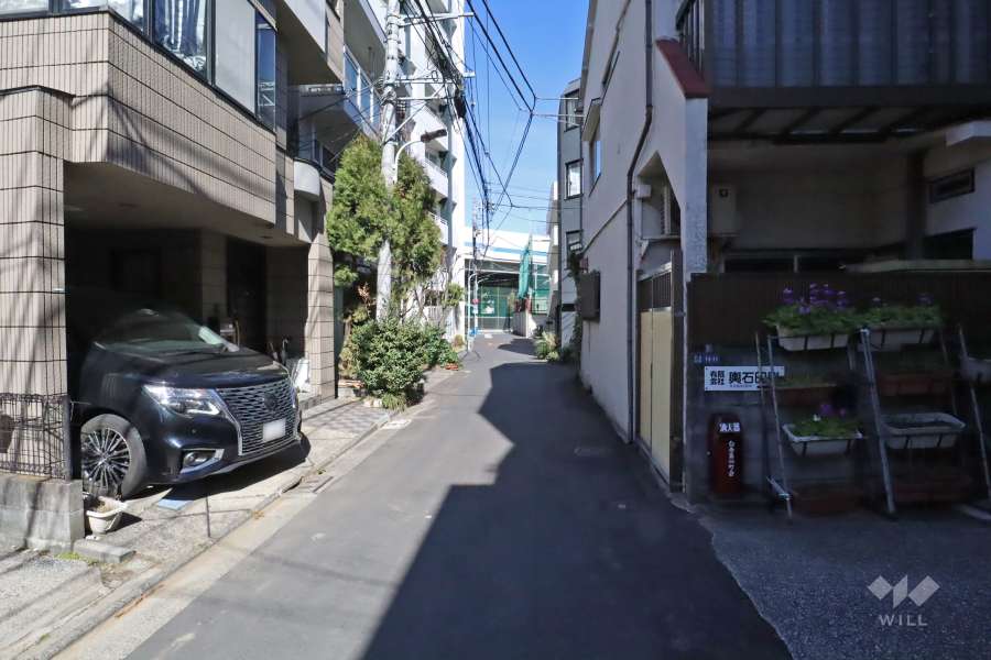 敷地東側の前面道路