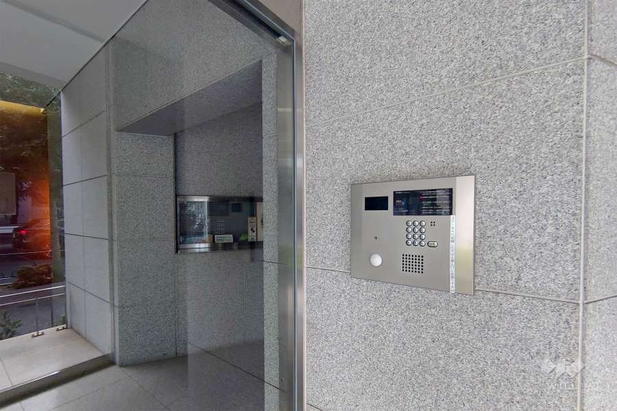 エントランスはオートロック付きです。