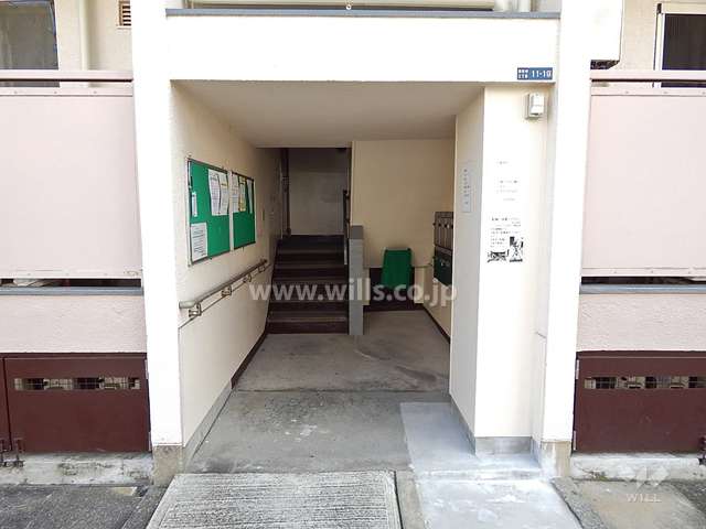 住戸入り口（共用ポスト）