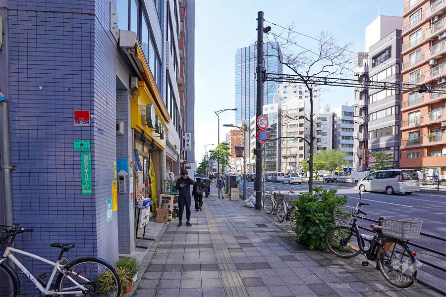 敷地西面の前面道路