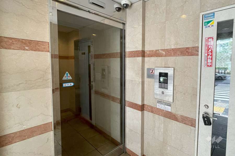 エントランスはオートロック付きです。