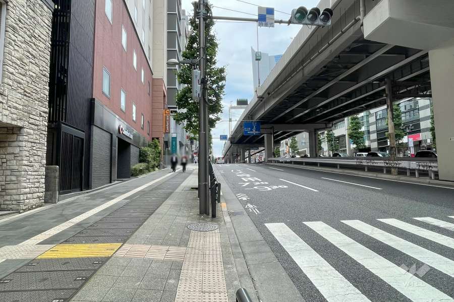 敷地北西側の前面道路