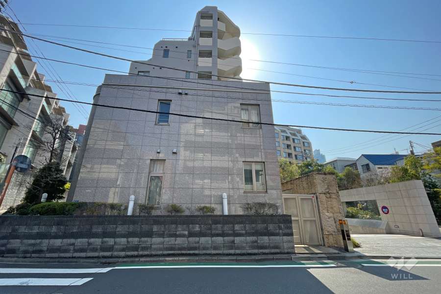 ユニロイヤル赤坂の外観（西側から）