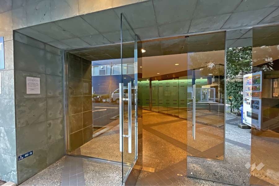 エントランスはオートロック付きです。