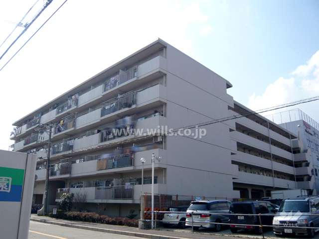 ハイツ尼崎Ａ棟の外観（北東から）