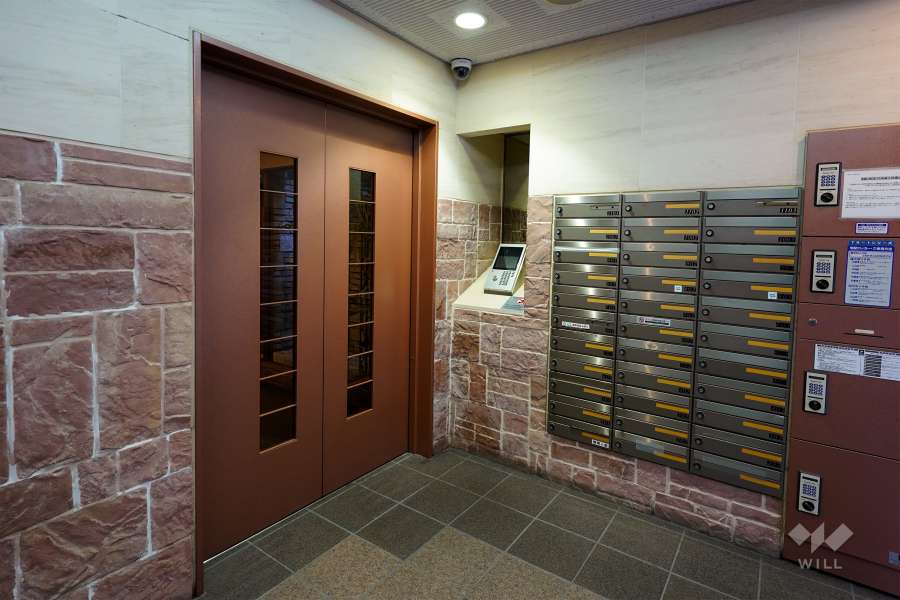 エントランスはオートロック付きです。