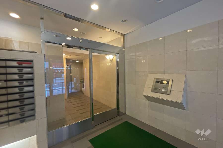 エントランスはオートロック付きです。