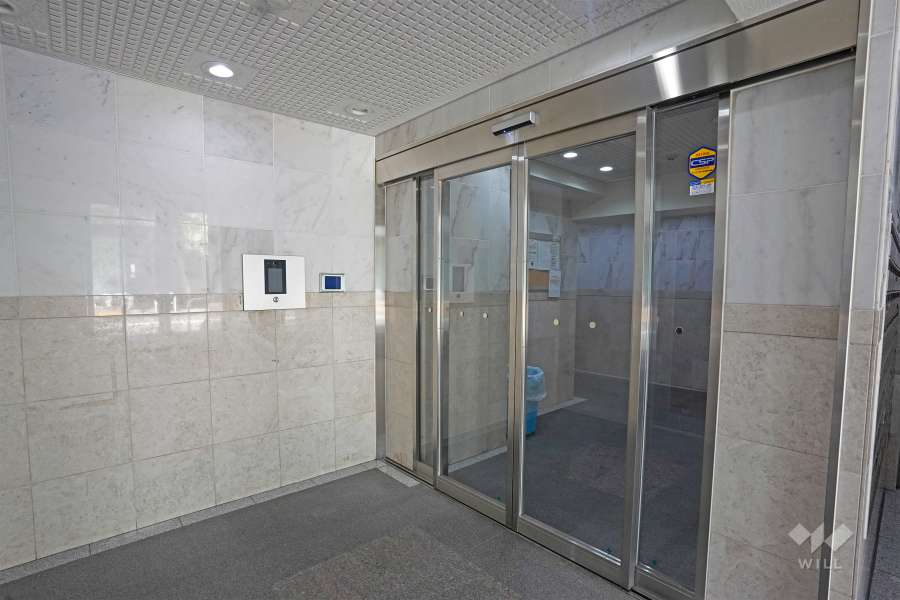 エントランスはオートロック付きです。