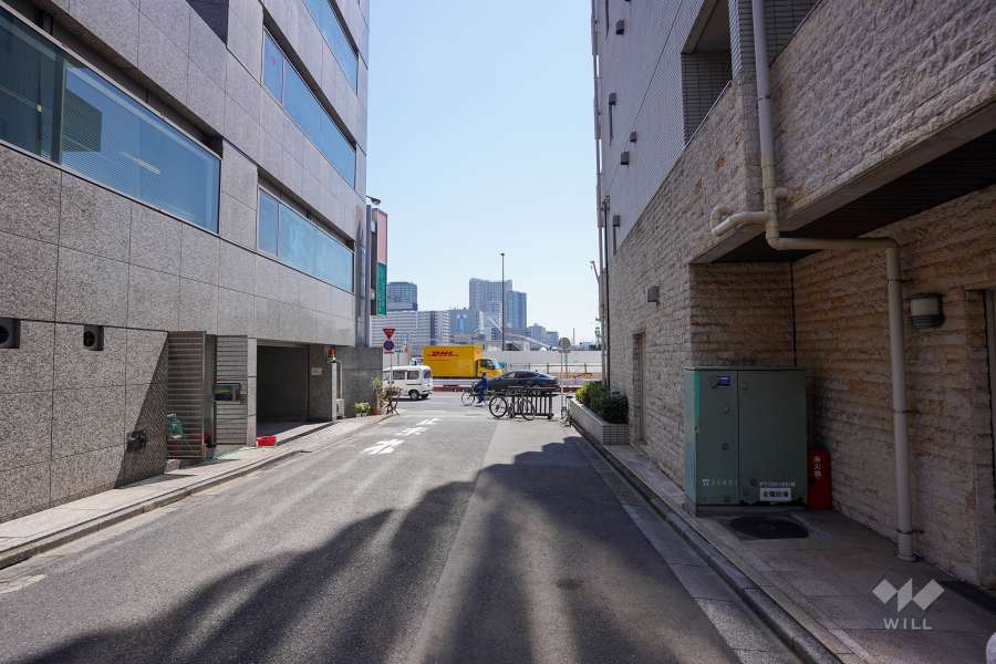 敷地北側の前面道路