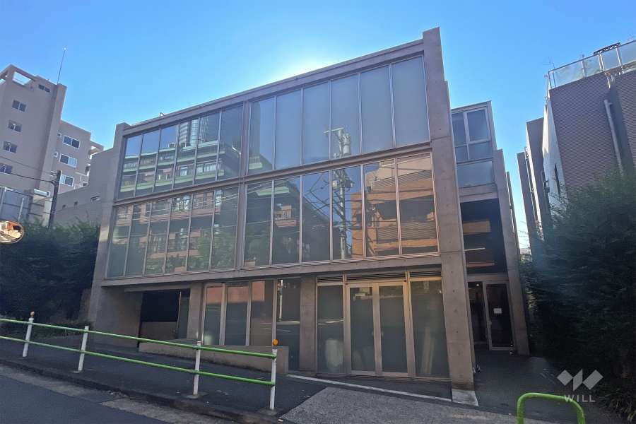 キュー西麻布の外観（北西側から）