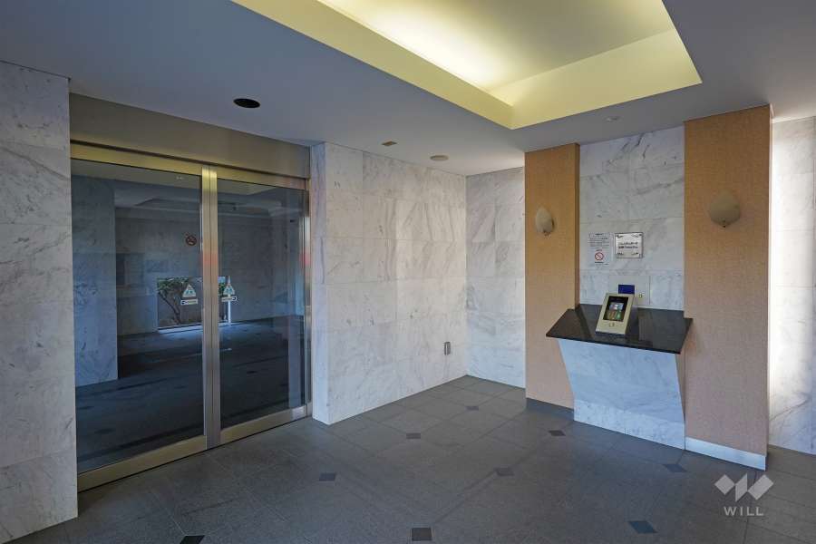 エントランスはオートロック付きです。