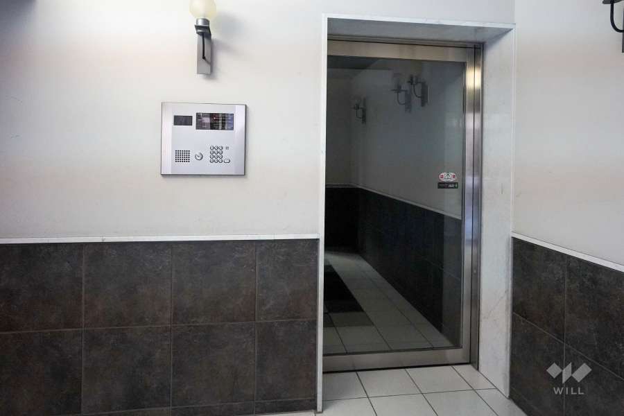 エントランスはオートロック付きです。