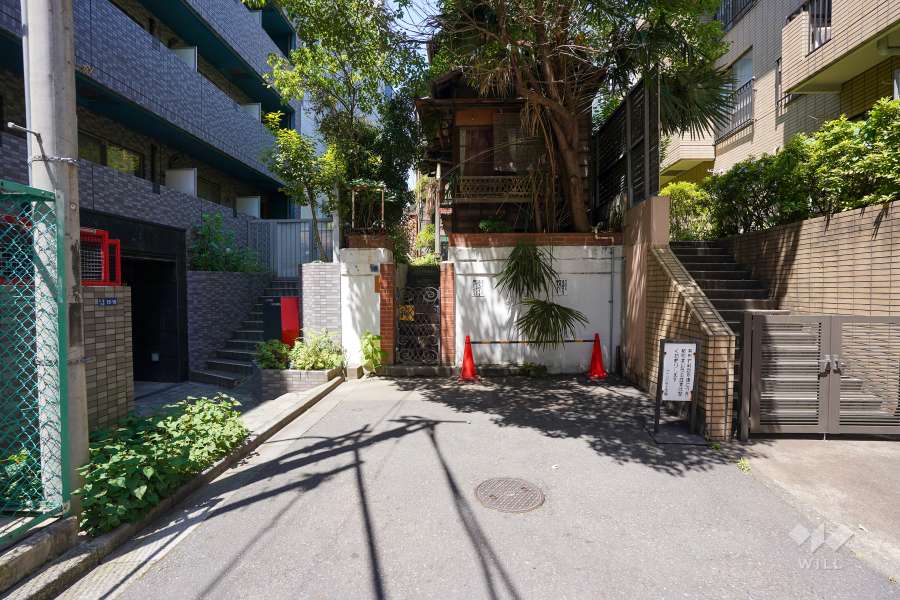 敷地北側の前面道路