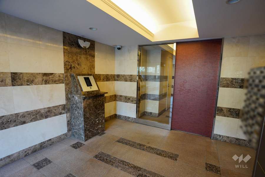 エントランスはオートロック付きです。