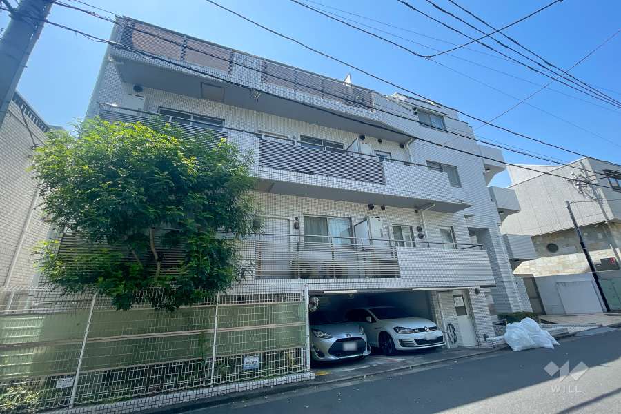 ファミール南青山ブランカの外観（東側から）　