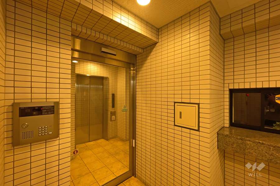 エントランスはオートロック付きです。