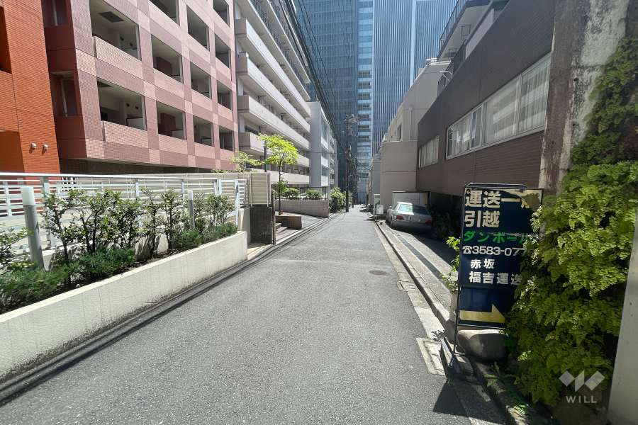 敷地南西側の前面道路