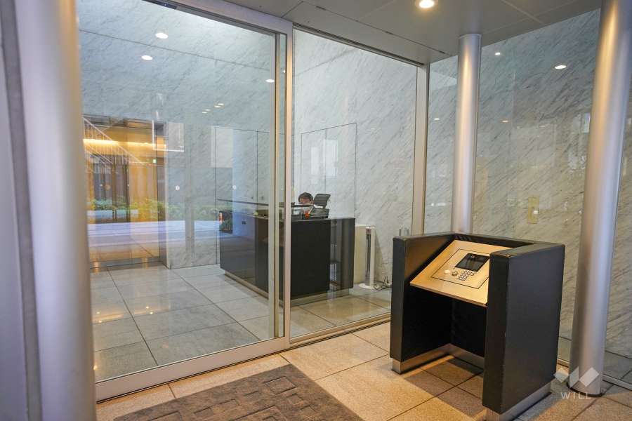 エントランスはオートロック付きです。