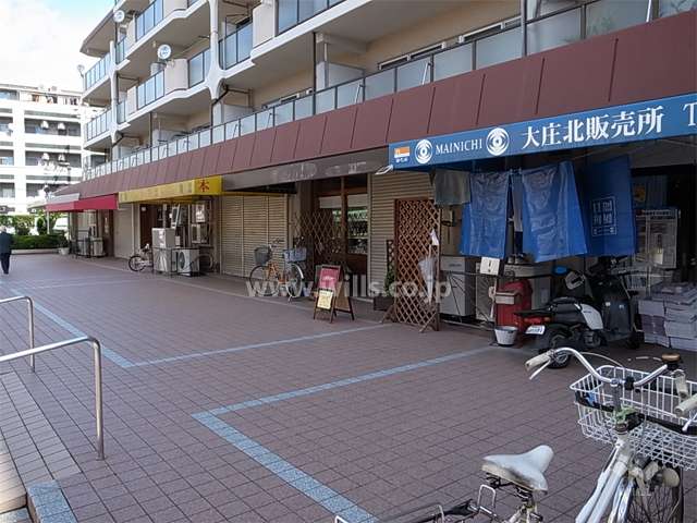 建物1階一部が店舗部分になっています。（西面）