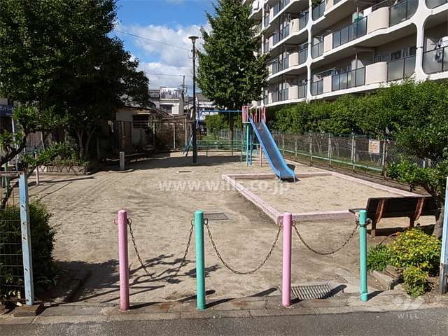敷地南部分にある小さな公園