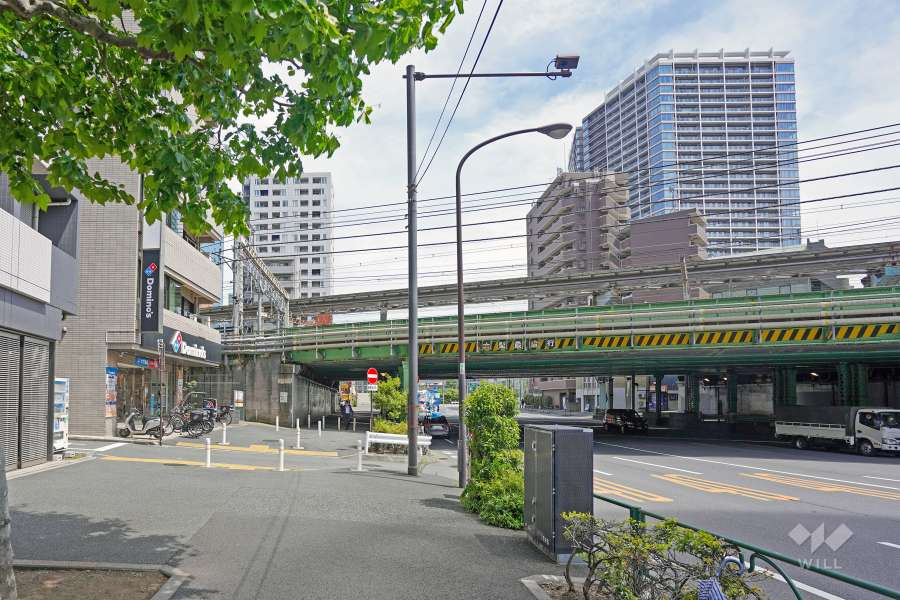 敷地南側前面道路（西側から）