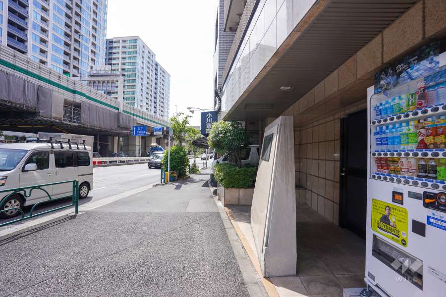 敷地南側の前面道路（東側から）