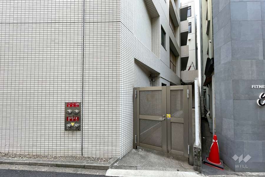 敷地入り口