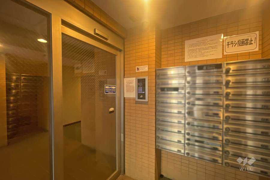エントランスはオートロック付きです。