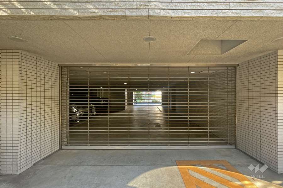 駐車場の出入り口（リングシャッター付き）