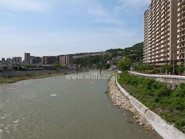 敷地の東側には武庫川が流れています。