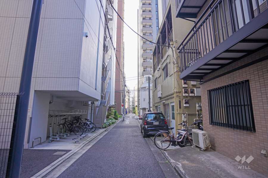 敷地南側の前面道路（東側から）