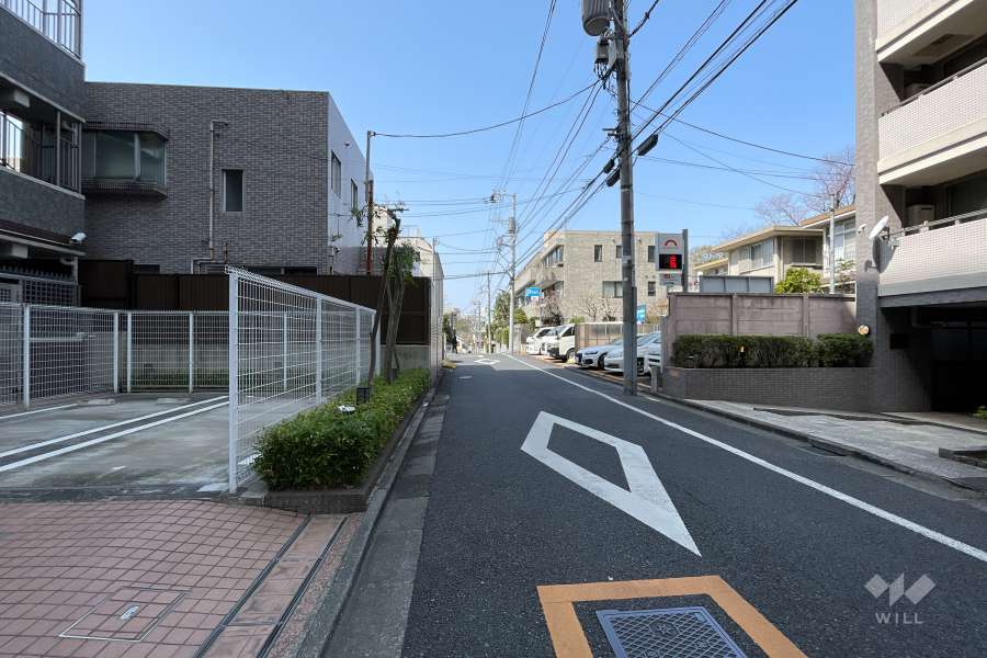 敷地北側の前面道路