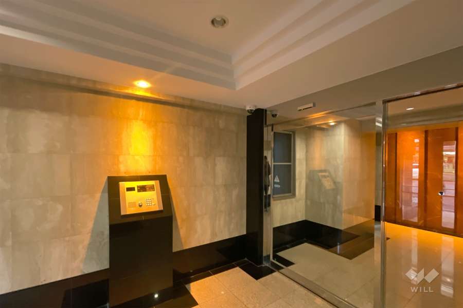 エントランスはオートロック付きです。