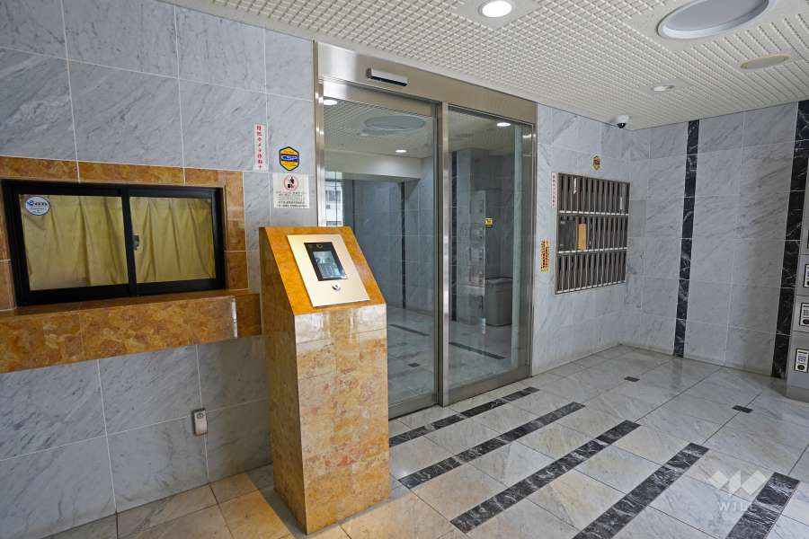 エントランスはオートロック付きです。