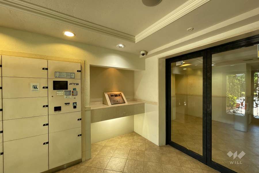 エントランスはオートロック付きです。