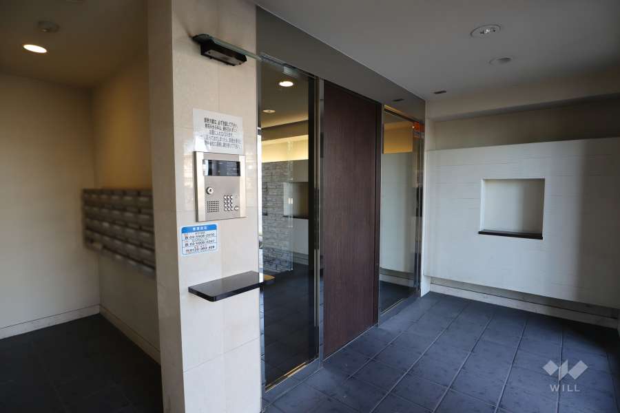 エントランスはオートロック付きです。