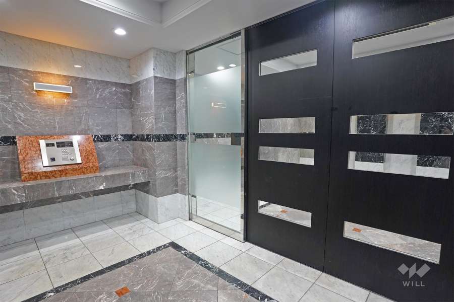 エントランスはオートロック付きです。